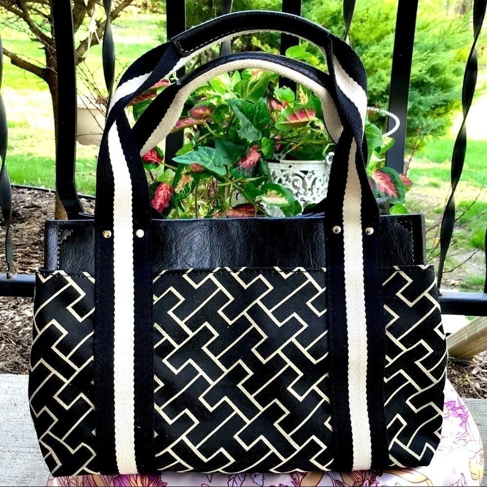 TOMMY HILFIGER AMERICAN CLASSIC SMALL SATCHEL - Picture 7 of 13